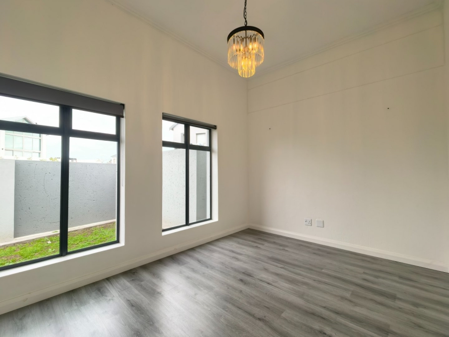 5 Bedroom Property for Sale in Kingswood Golf Estate Western Cape